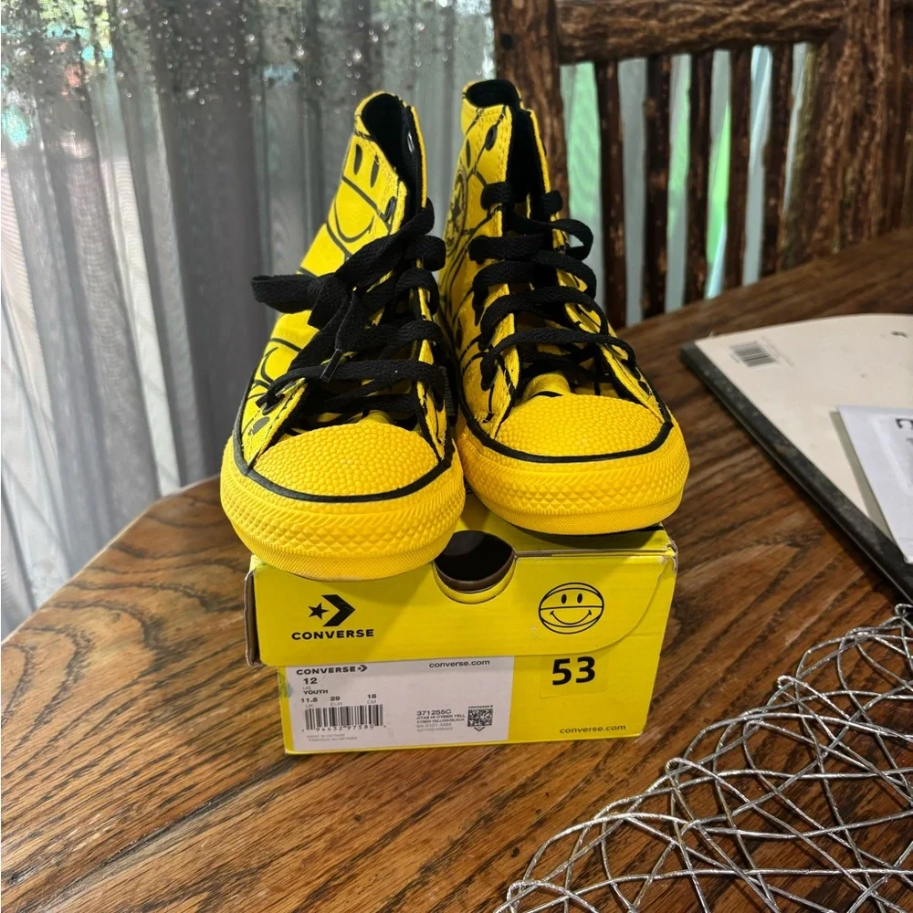 Converse Chuck Taylor Youth Size 12 NIB.RARE canvas upper material. Unisex